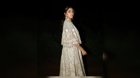 Mrunal Thakur picked this luxurious silhouette from the collection of ace Indian designer Tarun Tahiliani and her look was put together by Archa Mehta.(Instagram/@mrunalthalur)