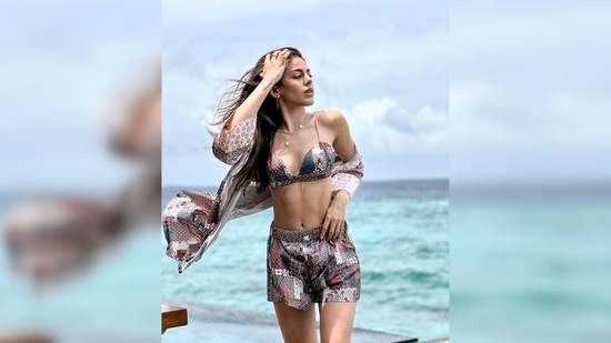 Alaya F is a big-time fitness enthusiast and these pictures of the actor flaunting her abs in the Maldives are proof. Fascinated by her abs, Rakul Preet dropped a comment and wrote, "What are those abs."(Instagram/@alayaf)
