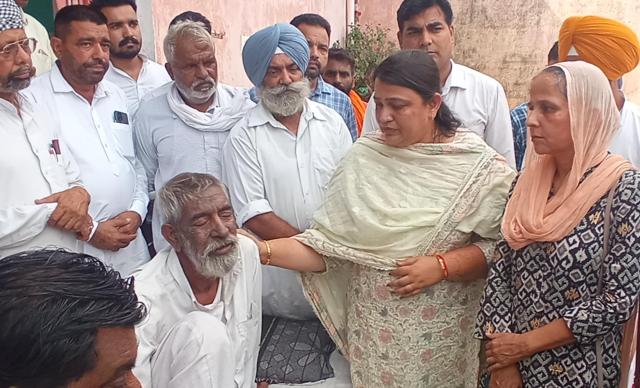 Banur MLA Neena Mittal condoling Surjit Singh, who lost his son Pawan and three grandsons, Raman, Love and Lakhvir, in the mishap. (Sant Arora/HT) Banur MLA Neena Mittal condoling Surjit Singh, who lost his son Pawan and three grandsons, Raman, Love and Lakhvir, in the mishap. (Sant Arora/HT)