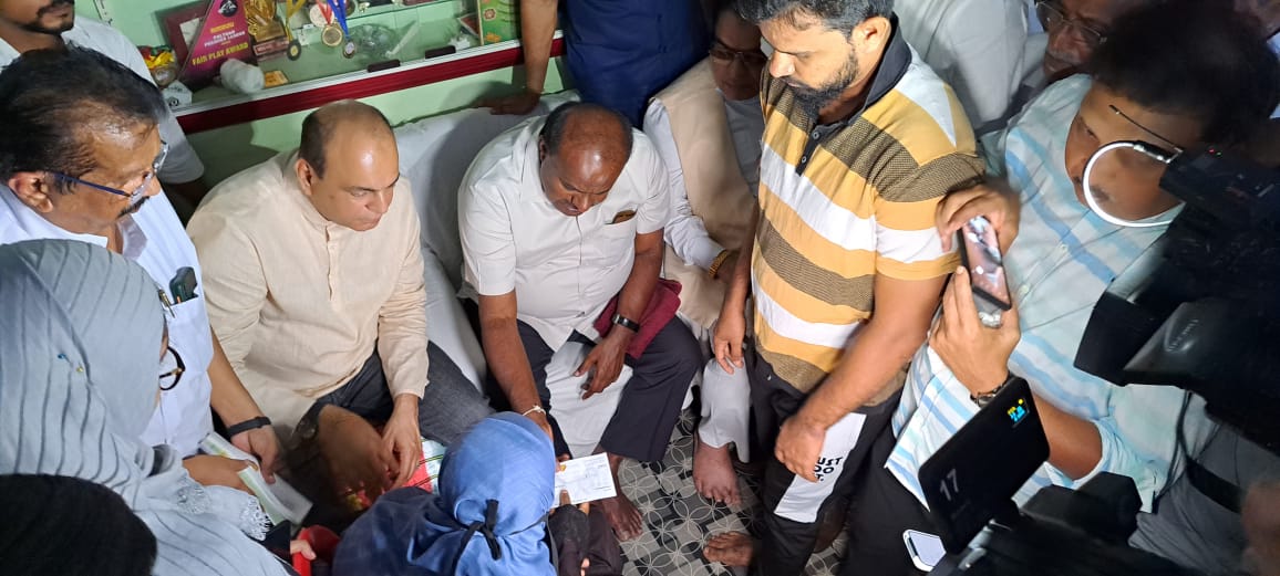 Former CM HD Kumaraswamy at murder victim Masood's house in Puttur Taluk of Dakshina Kannada. (Image source: @hd_kumaraswamy/Twitter) Former CM HD Kumaraswamy at murder victim Masood's house in Puttur Taluk of Dakshina Kannada. (Image source: @hd_kumaraswamy/Twitter)