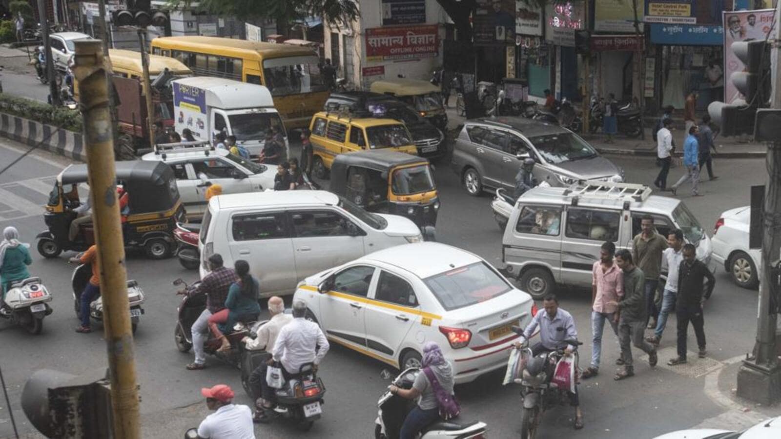 26 non-functional signals create traffic chaos on Pune roads, commuters inconvenienced