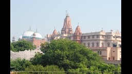 मथुरा में शाही ईदगाह मस्जिद और कृष्ण जन्मभूमि।  (फाइल फोटो)