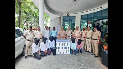 The Pimpri-Chinchwad police on Wednesday busted a fake call centre running in Mumbai and arrested five people and apprehended three minor girls. (HT PHOTO) The Pimpri-Chinchwad police on Wednesday busted a fake call centre running in Mumbai and arrested five people and apprehended three minor girls. (HT PHOTO)