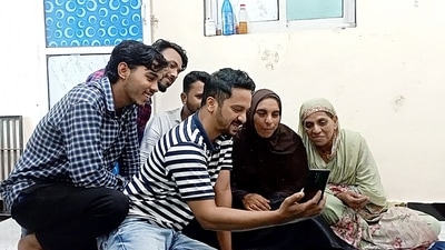 Family members of Hamida Bano (70), who now lives in Hyderabad city of Pakistan, speak to her on a video call as she (Hamida Bano) finally managed to get in touch with them after leaving Kurla, Mumbai, to work as a house helper in Dubai in 2002. (ANI)