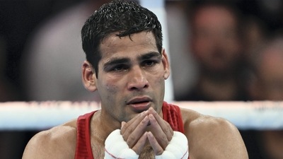 India's Mohammed Hussamuddin (Red) reacts after winning against Namibia's Ndevelo Tryagain Morning in the Men's Feather Quarter Final boxing match, at the Commonwealth Games 2022 (CWG) (PTI)