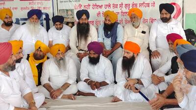 The DSGMC on Wednesday joined the ‘Insaaf Morcha’ held by the families of 2015 police firing victims and Sikh organisations to protest against the delay in investigation. (HT Photo)