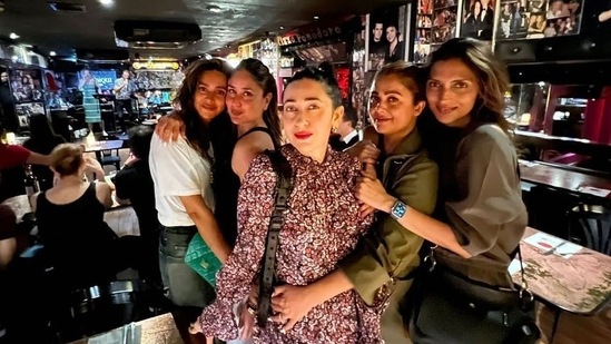 Shibani Dandekar, Kareena Kapoor, Karisma Kapoor, Amrita Arora and Dolly Sidhwani pose together in throwback photo from London.