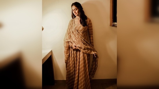 Mrunal Thakur ditched western attires for this simple yet elegant anarkali set. She went full ethnic and completed her look with a small black bindi.(Instagram/@mrunalthakur)