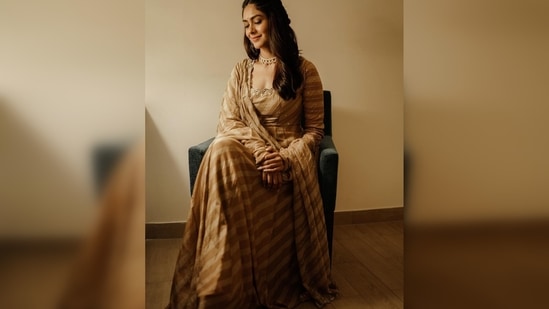 Mrunal Thakur captioned her post, "Kitna kuch kehna hai. Fir bhi hai dil mein sawaal kaheen. Sapnon mein jo roz kaha hai. wo phir se kahun Ya nahee —— kinda mood."(Instagram/@mrunalthakur)