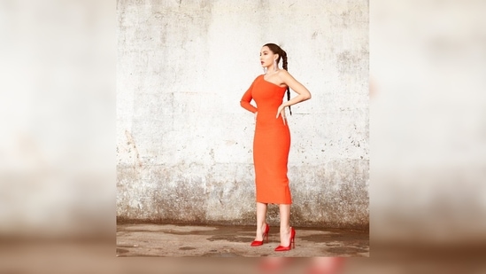 Nora Fatehi wore the one-shoulder bodycon dress like the queen she already is and made the fashion gods go gaga.(Instagram/@noratehi)