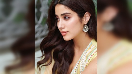 Janhvi Kapoor opted for oxidised silver earrings and colourful bangles to complement her ethnic look.(Instagram/@janhvikapoor)