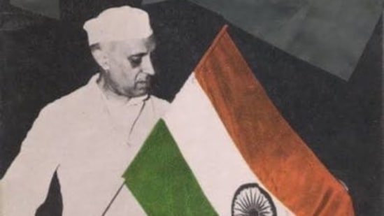 Har Ghar Tiranga: India's first Prime Minister Jawaharlal Nehru holding a tricolour.(Twitter / @INCIndia)