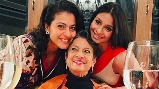 Tanishaa Mukerji with sister Kajol and mother Tanuja in a photo she posted on Instagram.&nbsp;