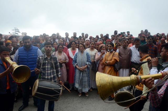 Pratibha Singh was speaking at the sidelines of a function organised to felicitate Indu Verma , the wife of former BJP legislator Rakesh Verma and the BJP workers from Theog who had recently joined the party (. Deepak Sansta / HT)