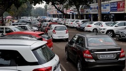 The working of the current parking contractors in Chandigarh has been under scanner for quite some time and they have been repeatedly penalised for several shortcomings. (HT File Photo)