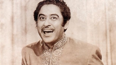 Besides music and acting, Kishore Kumar also produced 14 films, written by himself. Six of them were reportedly not completed. He also donned the director’s hat for almost 12 films, four of which were later shelved. He also composed the music for his productions. 