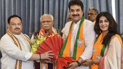 Former Congress leaders Kuldeep Bishnoi and his wife Renuka with BJP president JP Nadda and Haryana chief minister Manohar Lal Khattar after joining the Bharatiya Janata Party in New Delhi on Thursday. (PTI Photo) Former Congress leaders Kuldeep Bishnoi and his wife Renuka with BJP president JP Nadda and Haryana chief minister Manohar Lal Khattar after joining the Bharatiya Janata Party in New Delhi on Thursday. (PTI Photo)