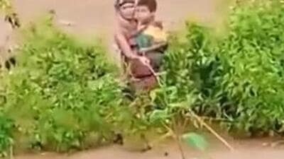 The video of the daring rescue act went viral on social media platforms. (HT photo (Screengrab)) The video of the daring rescue act went viral on social media platforms. (HT photo (Screengrab))