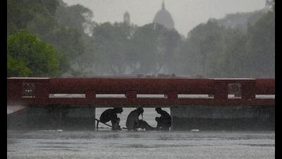 Bearing the brunt of the monsoon are the homeless in Delhi-NCR, struggling for shelter and safety. (Photo: Sanchit Khanna/HT (For representational purposes only)) Bearing the brunt of the monsoon are the homeless in Delhi-NCR, struggling for shelter and safety. (Photo: Sanchit Khanna/HT (For representational purposes only))