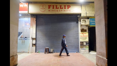 A shuttered liquor shop in Connaught Place in Delhi. (Amal KS/HT Photo) A shuttered liquor shop in Connaught Place in Delhi. (Amal KS/HT Photo)