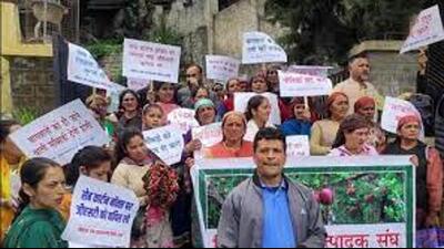 All party workers will stand in support of our farmer brethren, AAP state president Surjeet Thakur said in a statement. However, no worker shall wear the party cap or carry a party flag as this is not a political event, he specified. (HT FIle)