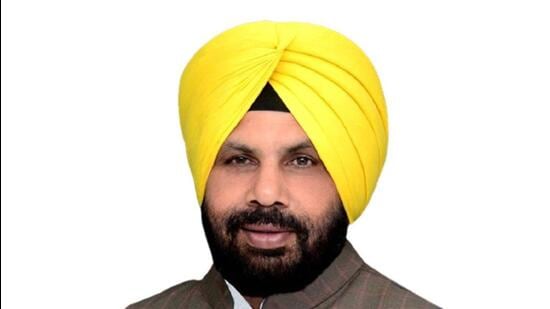 Almost 80% of consumers who got their electricity bills this month have benefitted from the Aam Aadmi Party government’s free power scheme, Punjab power minister Harbhajan Singh (in picture) said on Thursday. (Photo: Facebook) Almost 80% of consumers who got their electricity bills this month have benefitted from the Aam Aadmi Party government’s free power scheme, Punjab power minister Harbhajan Singh (in picture) said on Thursday. (Photo: Facebook)