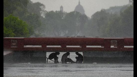 Bearing the brunt of the monsoon are the homeless in Delhi-NCR, struggling for shelter and safety. (Photo: Sanchit Khanna/HT (For representational purposes only))