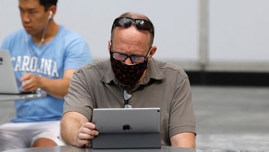 People use an Apple laptop computer and an Apple iPad in Manhattan, New York City.(Reuters)