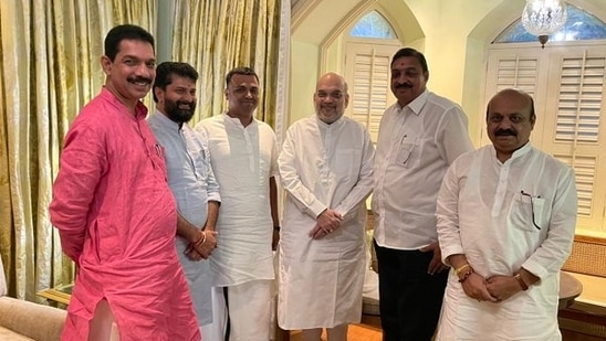 Amit Shah in Bengaluru on Thursday with Karnataka CM Basavaraj Bommai and other BJP functionaries. (Image source: @BJP4Karnataka/Twitter)