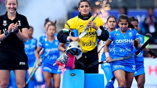  Savita led Indian women's hockey team will have to punch above their weight to surpass Australia for a place in the finals. (Hockey India)