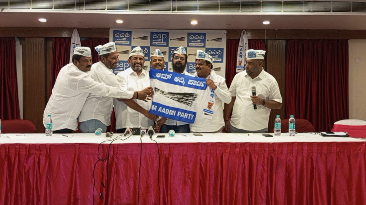 Tennis Krishna inducted into AAP in Bengaluru on Thursday. (Image source: @AAPBangalore/Twitter) Tennis Krishna inducted into AAP in Bengaluru on Thursday. (Image source: @AAPBangalore/Twitter)