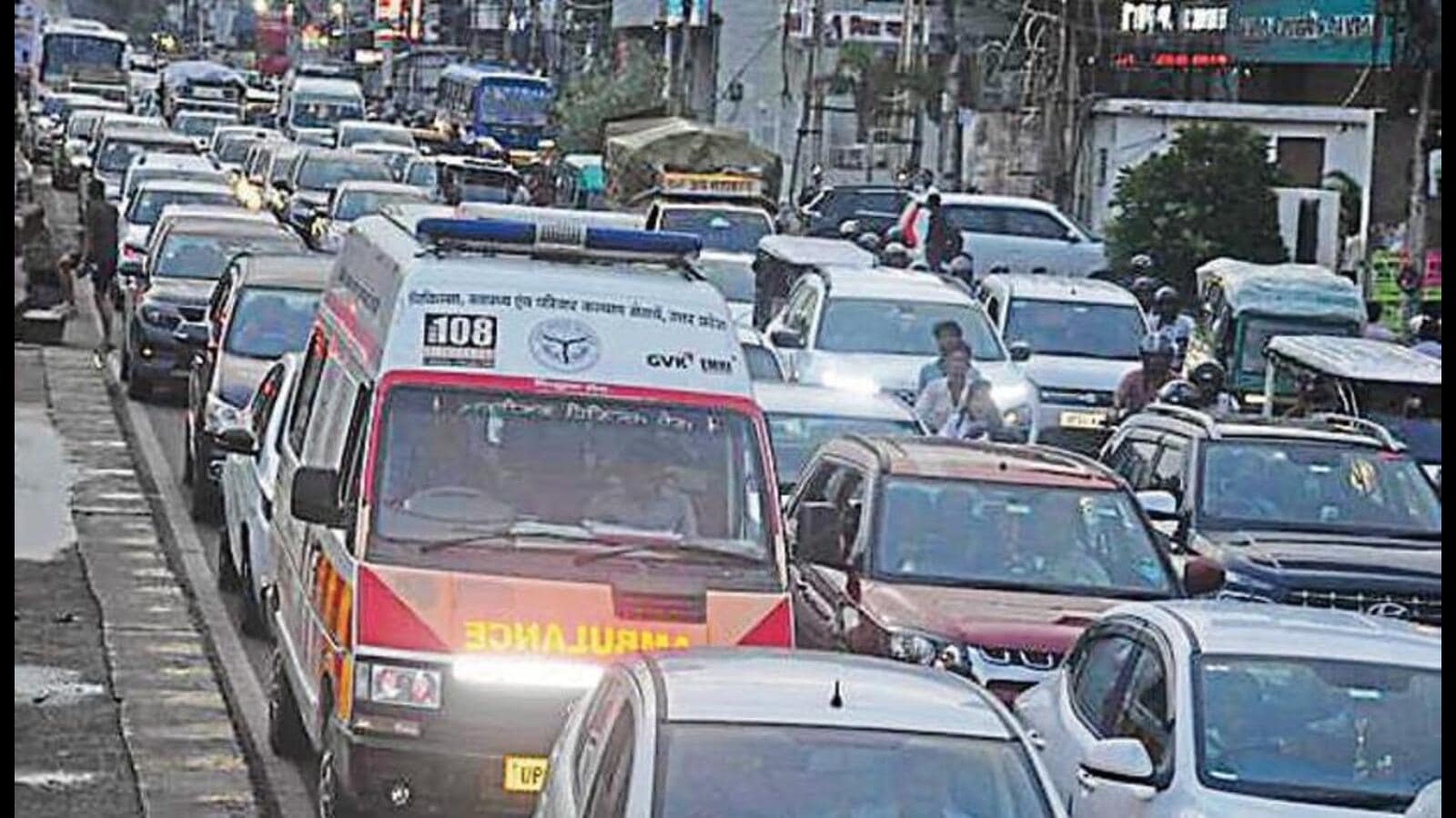 Patients bear brunt as traffic bottlenecks slow down ambulances on Lucknow roads