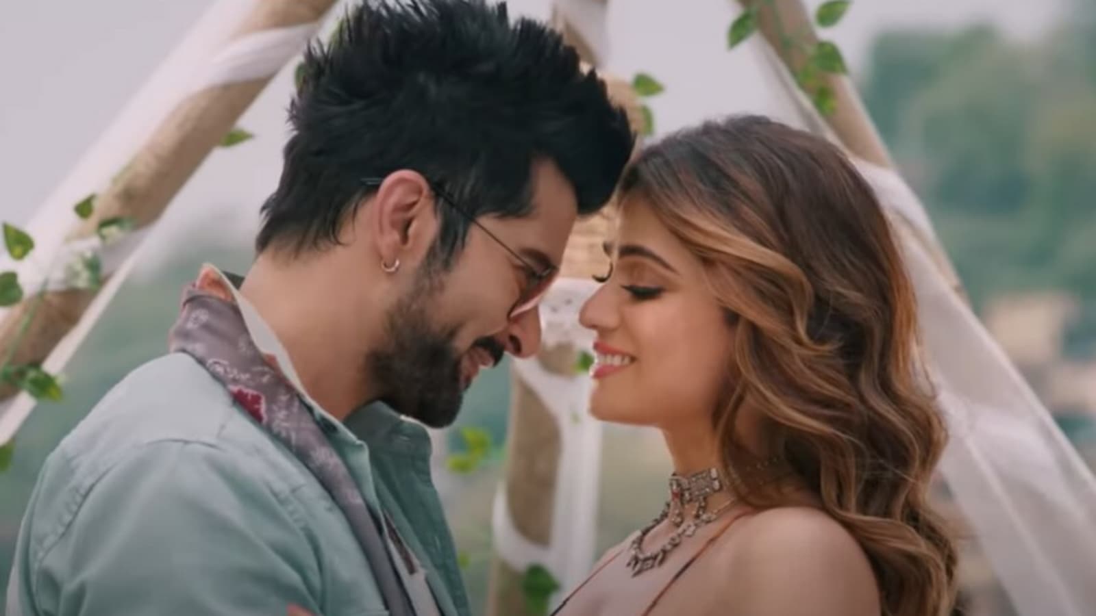 Tere Vich Rab Disda: Exes Raqesh Bapat and Shamita Shetty star in their very dramatic, last video together