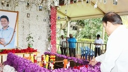 Officials paying respects at Dr Puneeth Rajkumar's mausoleum. (Image source: MunirathnaMLA/Twitter)&nbsp;