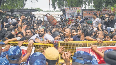 Congress workers at the protest outside the party headquarters in New Delhi on Friday. (Amal K S/HT photo) Congress workers at the protest outside the party headquarters in New Delhi on Friday. (Amal K S/HT photo)