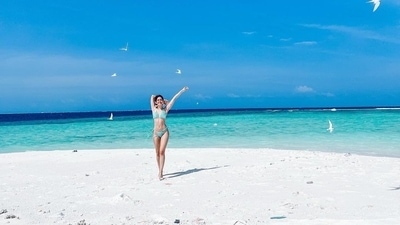 In the pictures, Alaya F can be seen flaunting her toned body in a blue bikini. She was sitting on the white sand, elongating her body when her photographer captured her. (Instagram/@alayaf) In the pictures, Alaya F can be seen flaunting her toned body in a blue bikini. She was sitting on the white sand, elongating her body when her photographer captured her. (Instagram/@alayaf)