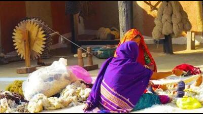 The Union Ministry of Textiles will host the 8th National Handloom Day on August 7 in honour of the handloom industry and weavers. (HT PHOTO.)