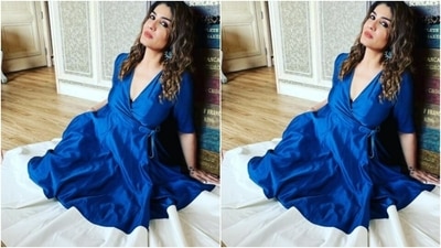Assisted by makeup artist Shura Bhavin, Raveena decked up in nude eyeshadow, black eyeliner, black kohl, mascara-laden eyelashes, drawn eyebrows, contoured cheeks and a shade of nude lipstick. (Instagram/@officialraveenatandon)