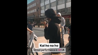The image, taken from the Instagram video, shows the street performer singing Kal Ho Naa Ho in UK. (Instagram/@vish.music)
