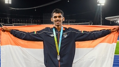Silver medallist Murali Sreeshankar poses with the tricolor (PTI) Silver medallist Murali Sreeshankar poses with the tricolor (PTI)