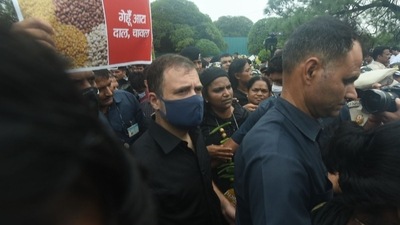 Congress leader Rahul Gandhi and party chief Sonia Gandhi lead the protests from Parliament building. Rahul Gandhi and several other CWC members seen wearing black clothes to register the protest on inflation. ( Raj K Raj/HT) Congress leader Rahul Gandhi and party chief Sonia Gandhi lead the protests from Parliament building. Rahul Gandhi and several other CWC members seen wearing black clothes to register the protest on inflation. ( Raj K Raj/HT)