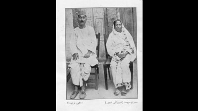 The picture of Premchand (torn shoes and all) with his wife Shivrani Devi, that was published with Harishankar Parsai’s essay. The picture of Premchand (torn shoes and all) with his wife Shivrani Devi, that was published with Harishankar Parsai’s essay.