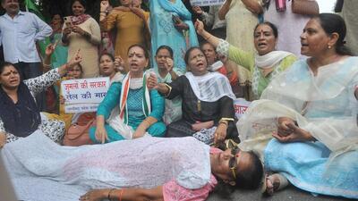 Chandigarh Congress workers during the protest against rising prices, imposition of GST on essential food items at the Sector 18/19 lights point on Wednesday. (Ravi Kumar//HT)