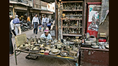 Chor Bazaar features in Rahman Abbas’s Rohzin, as do many other Mumbai neighbourhoods. (HT Photo) Chor Bazaar features in Rahman Abbas’s Rohzin, as do many other Mumbai neighbourhoods. (HT Photo)