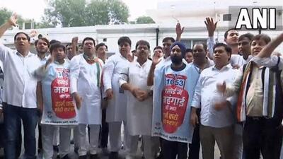 Hundreds of Congress workers gathered at several locations in central Delhi. (ANI) Hundreds of Congress workers gathered at several locations in central Delhi. (ANI)