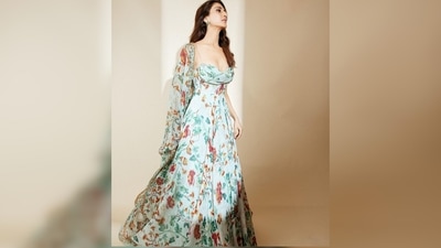 Vaani Kapoor picked her outfit from the shelves of designer Mahima Mahajan's collection. For makeup, she went for the soft glam look. (Instagram/@_vaanikapoor_) Vaani Kapoor picked her outfit from the shelves of designer Mahima Mahajan's collection. For makeup, she went for the soft glam look. (Instagram/@_vaanikapoor_)