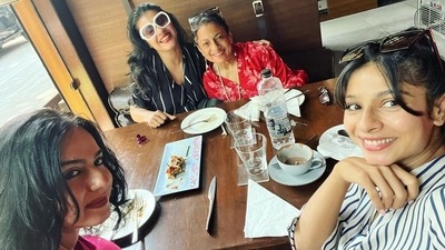 Kajol shares a very strong bond with both her families. Here she is seen dining with her mom Tanuja, sister Tanishaa Mukerji and sister-in-law Neelam Devgan. Both her mother and sister are actors too. Kajol shares a very strong bond with both her families. Here she is seen dining with her mom Tanuja, sister Tanishaa Mukerji and sister-in-law Neelam Devgan. Both her mother and sister are actors too. 