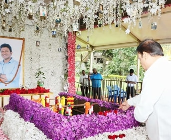 A mausoleum for later actor Puneeth, who is lovingly called ‘Appu’ by fans. He was the youngest of the three Rajkumar brothers. (Image credit: @MunirathnaMLA/Twitter) A mausoleum for later actor Puneeth, who is lovingly called ‘Appu’ by fans. He was the youngest of the three Rajkumar brothers. (Image credit: @MunirathnaMLA/Twitter)