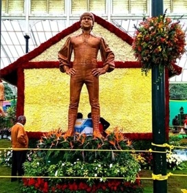 Dr Rajkumar's statue in the get-up of one of his famous characters. (Image source: @PowerStarPunith/Twitter) Dr Rajkumar's statue in the get-up of one of his famous characters. (Image source: @PowerStarPunith/Twitter)