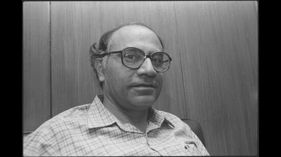 Director Mani Kaul in a photograph dated 30 October 1993. (HC Tiwari/HT Photo) Director Mani Kaul in a photograph dated 30 October 1993. (HC Tiwari/HT Photo)